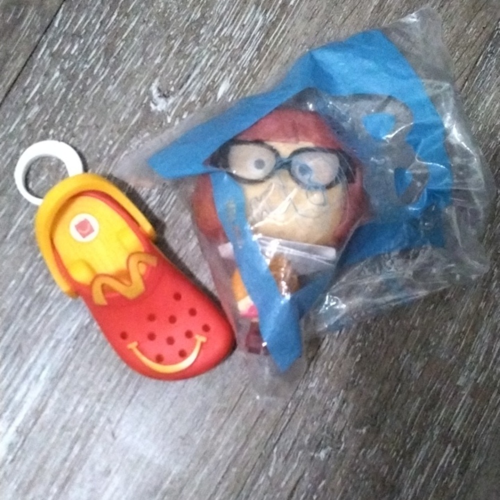 🌁 NIB-MCDONALĎS; HAPPY MEAL "2021" VELMA SCOOBY DOO BOBBLEHEAD TOY W/ GIFT!